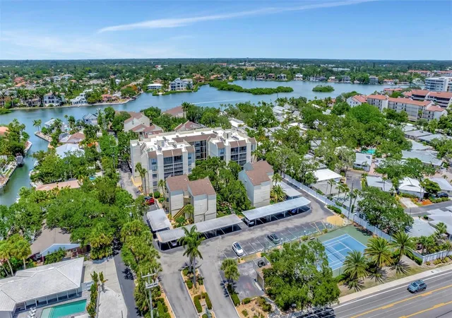 Listing Photo 2 - Condo for sale in building located at 6157 Midnight Pass Rd, Sarasota, FL 34242 - Unit #G11