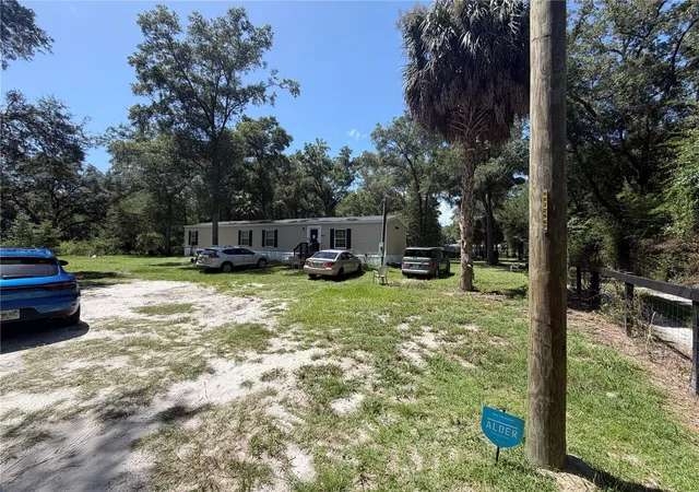 Photo 2 of Manufactured home for sale at 10685 Sw 156th Place, Dunnellon, FL 34432 | MLS# O6438013 | Listing updated on 2026-09-02
