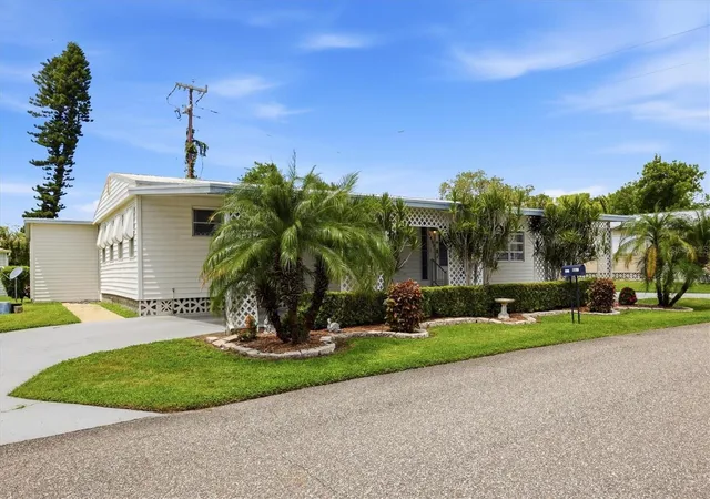 Photo 2 of Manufactured home for sale at 1407 41st Avenue E, Ellenton, FL 34222 | MLS# A4704667 | Listing updated on 2026-09-01