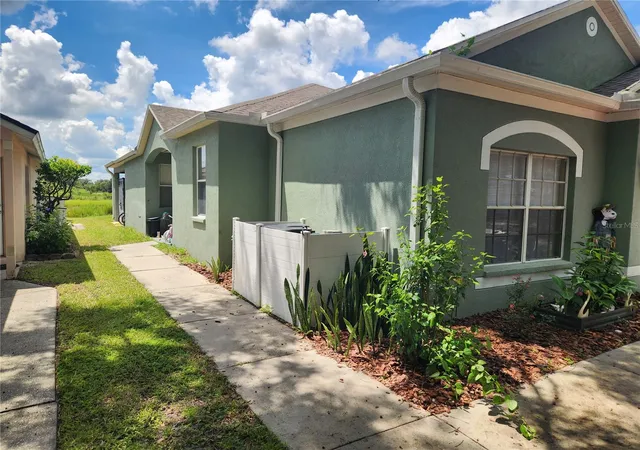 Photo 2 of Single family home for sale at 6210 Kiteridge Dr, Lithia, FL 33547 | MLS# TB8544277 | Listing updated on 2026-09-30