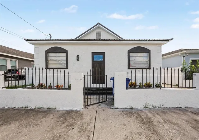 Photo 2 of Single family home for sale at 2923 Sanchez St, Tampa, FL 33605 | MLS# TB8544332 | Listing updated on 2026-09-08