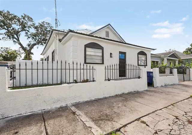 Photo 2 of Single family home for sale at 2923 Sanchez St, Tampa, FL 33605 | MLS# TB8544332 | Listing updated on 2026-09-08