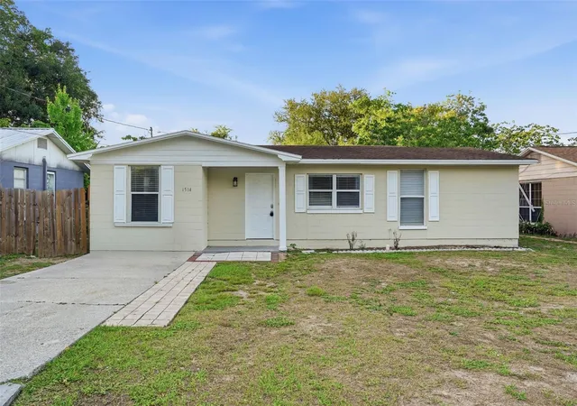 Photo 1 of Single family home for sale at 1514 Crest Ave, Leesburg, FL 34748 | MLS# O6438126 | Listing updated on 2026-09-02