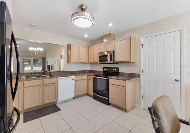 Photo 4 of Sale Pending at 915 Ventura Dr, Lady Lake, FL 32159 | MLS# G5117242 | Listing updated on 2026-09-28
