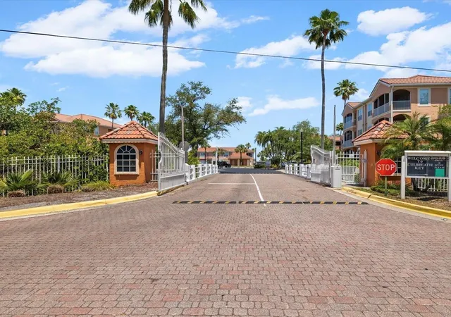 Listing Photo 2 - Condo for sale in building located at 5000 Culbreath Key Wy, Tampa, FL 33611 - Unit #4-101
