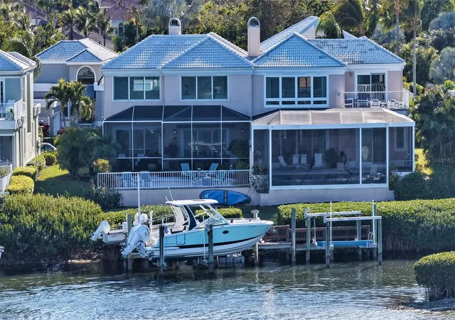 Photo 1 of Single family home for sale at 3530 Mistletoe Ln, Longboat Key, FL 34228 | MLS# A4704713 | Listing updated on 2026-09-02