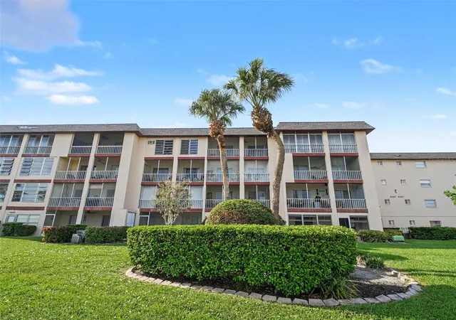 Listing Photo 2 - Condo for sale in building located at 4171 Heron Wy, BRADENTON, FL 34205 - Unit #E309