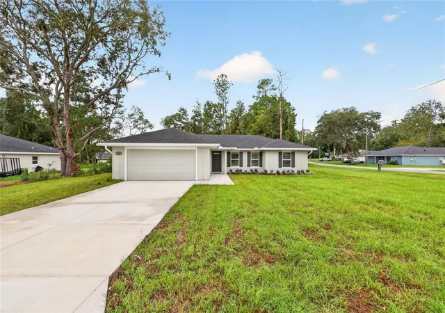 Photo 3 of Sale Pending at 34 Hemlock Cir Way, Ocala, FL 34472 | MLS# OM731467 | Listing updated on 2026-09-08