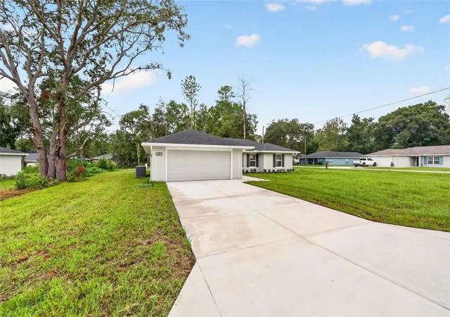 Photo 4 of Sale Pending at 34 Hemlock Cir Way, Ocala, FL 34472 | MLS# OM731467 | Listing updated on 2026-09-08