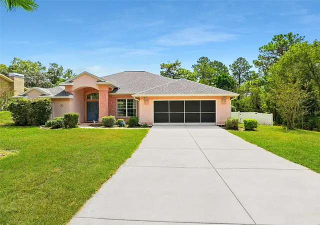 Photo 1 of Single family home for sale at 56 Oak Village Blvd, Homosassa, FL 34446 | MLS# W7889100 | Listing updated on 2026-09-03