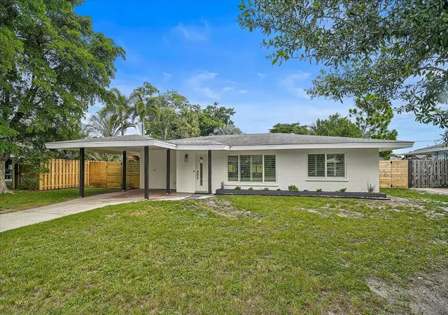 Photo 1 of Single family home for sale at 2347 Tangerine Dr, Sarasota, FL 34239 | MLS# A4704738 | Listing updated on 2026-09-05