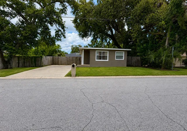 Photo 1 of Single family home for sale at 1141 Engman St, Clearwater, FL 33755 | MLS# TB8544476 | Listing updated on 2026-09-03