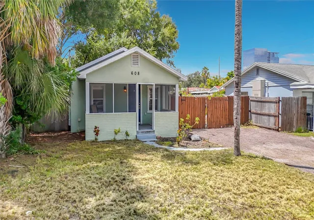 Photo 2 of Single family home for sale at 608 N Lincoln Ave, Tampa, FL 33609 | MLS# TB8544478 | Listing updated on 2026-09-03