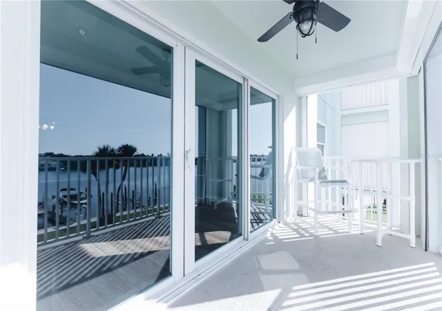 Listing Photo 3 - Condo for sale in building located at 400 64Th Ave, St. Petersburg, FL 33706 - Unit #305