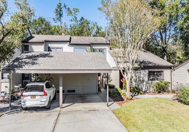 Photo 1 of Townhouse for sale at 215 Woods Landing Trl, Oldsmar, FL 34677 | MLS# TB8544503 | Listing updated on 2026-09-02