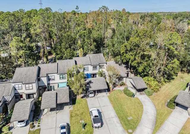 Photo 3 of Townhouse for sale at 215 Woods Landing Trl, Oldsmar, FL 34677 | MLS# TB8544503 | Listing updated on 2026-09-02
