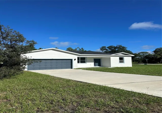 Photo 1 of Single family home for sale at 14 Fisher Ct, Ocklawaha, FL 32179 | MLS# G5117260 | Listing updated on 2026-09-02