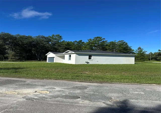 Photo 3 of Single family home for sale at 14 Fisher Ct, Ocklawaha, FL 32179 | MLS# G5117260 | Listing updated on 2026-09-02