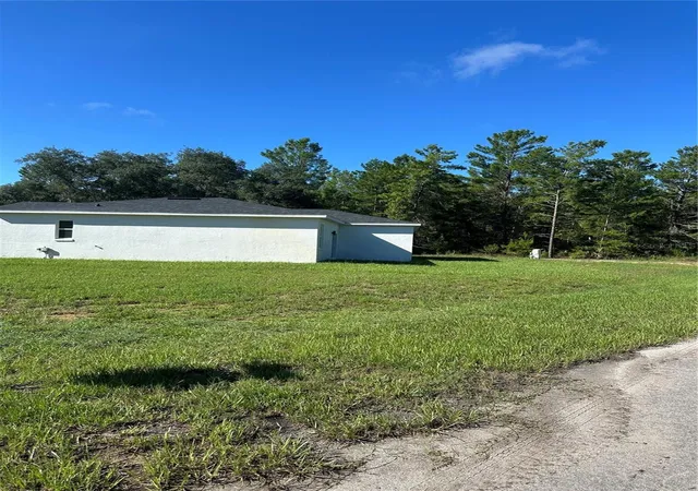 Photo 3 of Single family home for sale at 14 Fisher Ct, Ocklawaha, FL 32179 | MLS# G5117260 | Listing updated on 2026-09-02