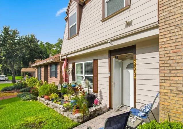 Photo 3 of Townhouse for sale at 5304 Bradbury Ct, Tampa, FL 33624 | MLS# TB8544581 | Listing updated on 2026-09-02