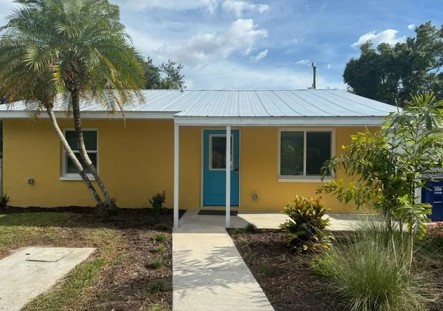 Photo 1 of Single family home for sale at 537 Capitol St, North Fort Myers, FL 33903 | MLS# C7530251 | Listing updated on 2026-09-03