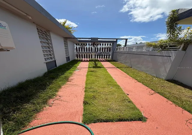 Photo 4 of Single family home for sale at Urbanización Valle Arriba Hts #A-08, Carolina, PR 00983 | MLS# PR9123868 | Listing updated on 2026-09-02