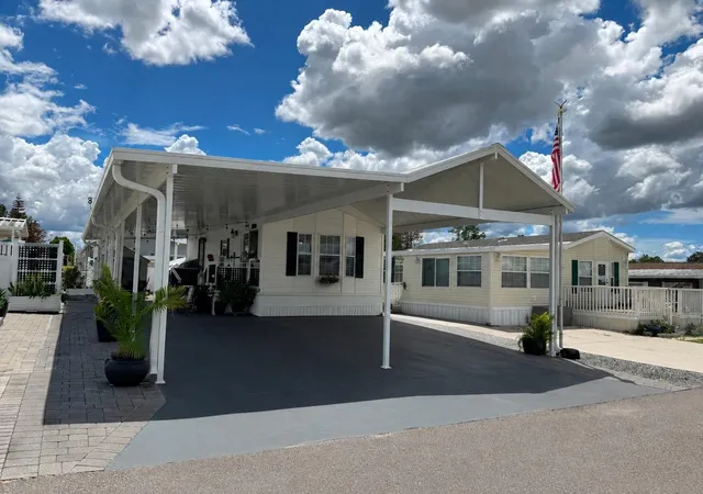 Photo 2 of Manufactured home for sale at 127 Tulip St, Davenport, FL 33837 | MLS# P4939749 | Listing updated on 2026-09-02