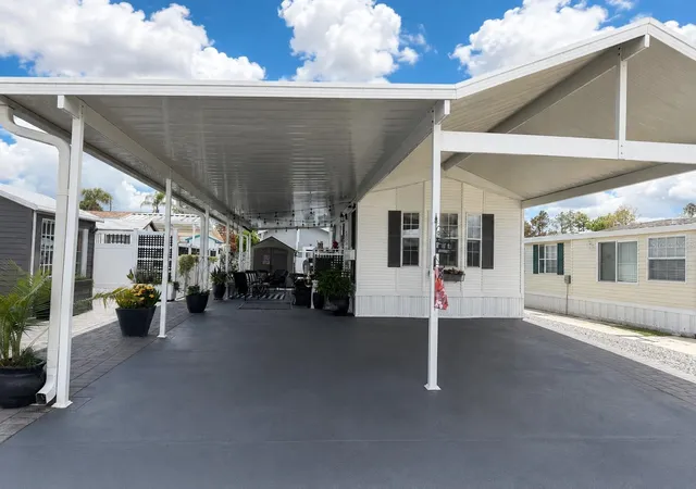 Photo 3 of Manufactured home for sale at 127 Tulip St, Davenport, FL 33837 | MLS# P4939749 | Listing updated on 2026-09-02