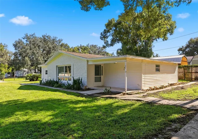 Photo 3 of Single family home for sale at 39250 Miramar Dr, Zephyrhills, FL 33540 | MLS# TB8544669 | Listing updated on 2026-09-02