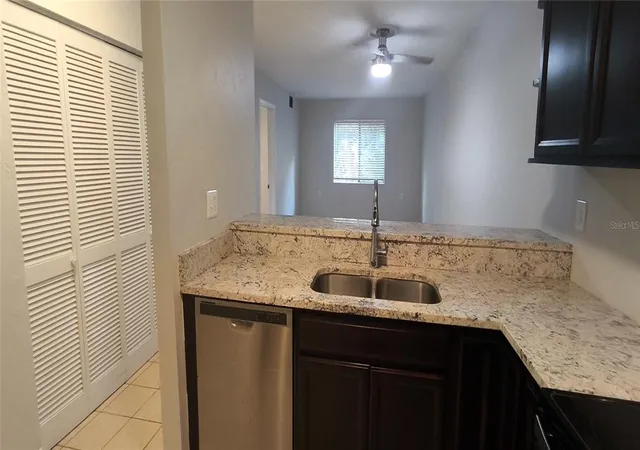 Listing Photo 4 - Condo for sale in building located at 111 Se 16Th Ave, GAINESVILLE, FL 32601 - Unit #O104