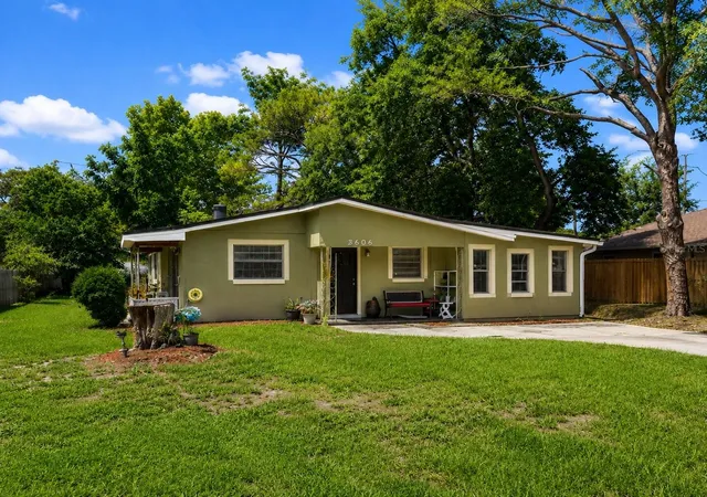 Photo 1 of Sale Pending at 3606 Anna Dr, Apopka, FL 32703 | MLS# O6438459 | Listing updated on 2026-09-03