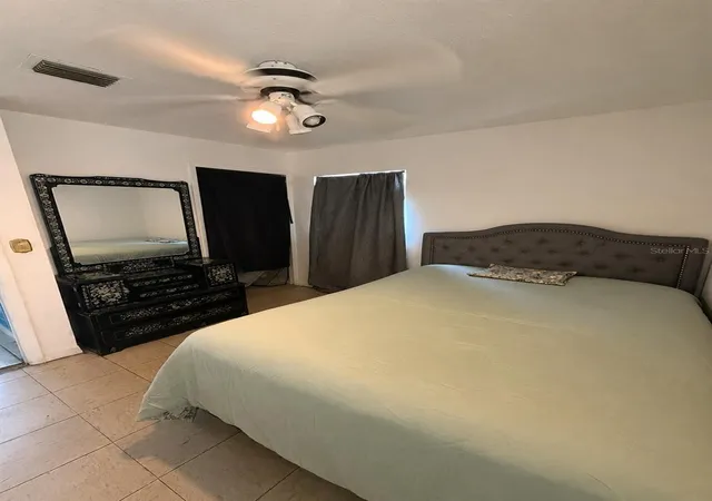 Photo 4 of Sale Pending at 3606 Anna Dr, Apopka, FL 32703 | MLS# O6438459 | Listing updated on 2026-09-03