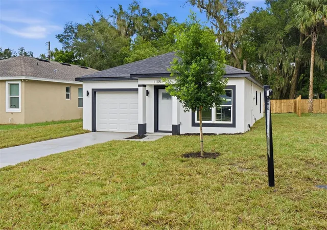 Photo 2 of Single family home for sale at 1105 S Adelle Ave, Deland, FL 32720 | MLS# V4951075 | Listing updated on 2026-10-06