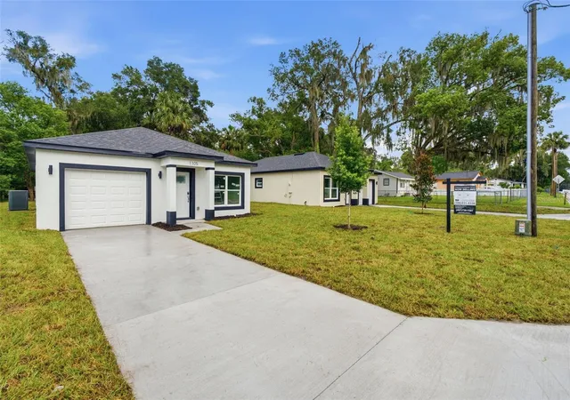 Photo 3 of Single family home for sale at 1105 S Adelle Ave, Deland, FL 32720 | MLS# V4951075 | Listing updated on 2026-10-06