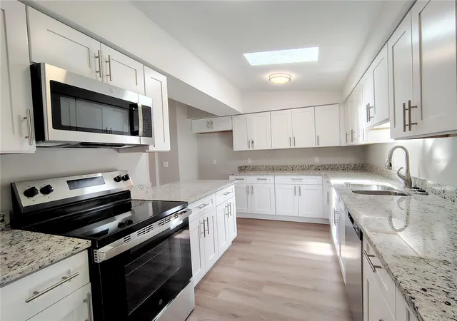 Photo 4 of Manufactured home for sale at 702 Turnberry Ln, Lady Lake, FL 32159 | MLS# G5117290 | Listing updated on 2026-09-30
