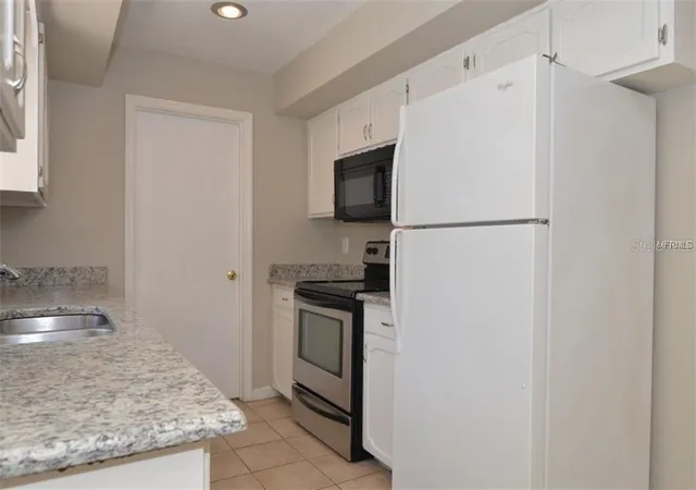 Listing Photo 4 - Condo for sale in building located at 108 Shore Dr, LONGWOOD, FL 32779