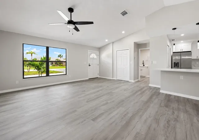 Photo 2 of Single family home for sale at 172 Shady Pine Ln, Nokomis, FL 34275 | MLS# A4704826 | Listing updated on 2026-09-04