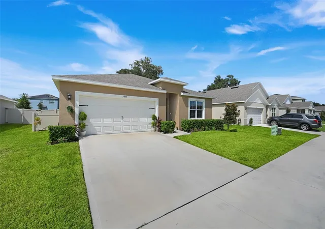 Photo 2 of Single family home for sale at 5457 Hayloft Dr, Apopka, FL 32712 | MLS# O6438487 | Listing updated on 2026-09-03