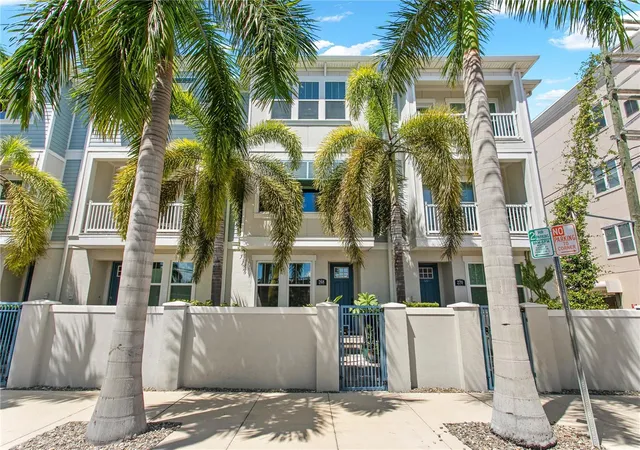 Photo 1 of Townhouse for sale at 268 8th Street N, Saint Petersburg, FL 33701 | MLS# TB8544833 | Listing updated on 2026-09-04