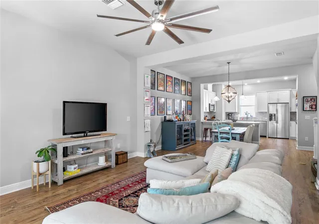Photo 3 of Townhouse for sale at 268 8th Street N, Saint Petersburg, FL 33701 | MLS# TB8544833 | Listing updated on 2026-09-04