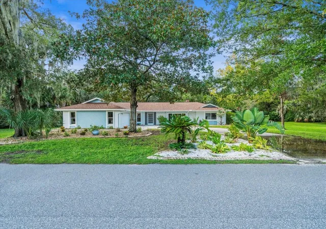 Photo 3 of Single family home for sale at 11815 W Waterway Dr, Homosassa, FL 34448 | MLS# W7889134 | Listing updated on 2026-09-04