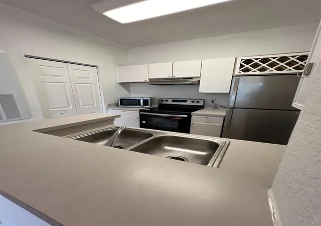 Photo 3 of Condo for sale at 2674 Robert Trent Jones Dr #334, Orlando, FL 32835 | MLS# O6438558 | Listing updated on 2026-09-03
