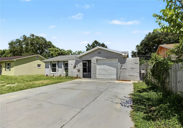 Photo 2 of Single family home for sale at 2841 Empire Pl, Sanford, FL 32773 | MLS# O6438563 | Listing updated on 2026-09-03