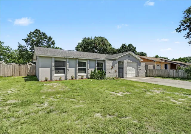 Photo 3 of Single family home for sale at 2841 Empire Pl, Sanford, FL 32773 | MLS# O6438563 | Listing updated on 2026-09-03