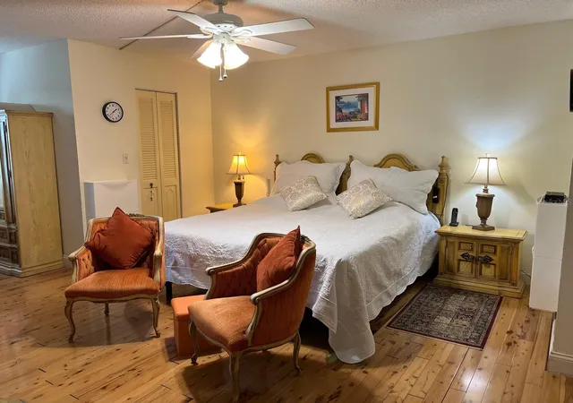 Photo 4 of Condo for sale at 3910 Inverrary Blvd #B301, Lauderhill, FL 33319 | MLS# O6438566 | Listing updated on 2026-09-04