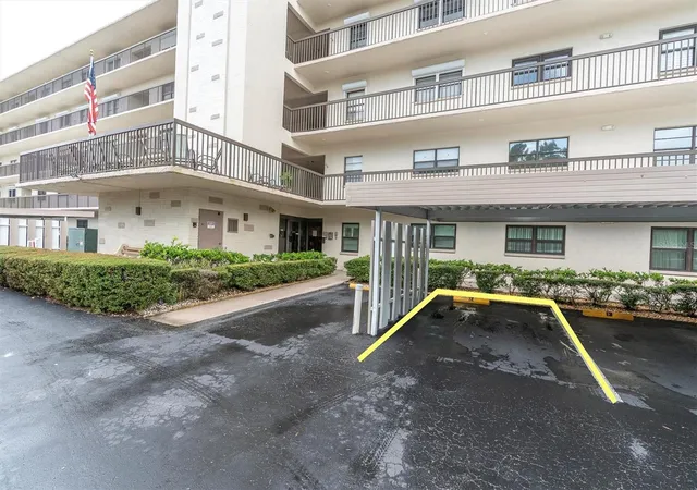 Photo 2 of Condo for sale at 8198 Ter Garden Dr #511, Saint Petersburg, FL 33709 | MLS# TB8544904 | Listing updated on 2026-09-03
