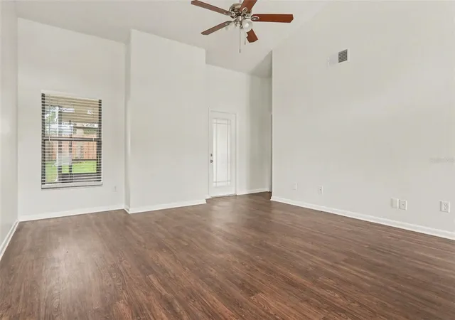 Photo 4 of Single family home for sale at 1097 Covington St, Oviedo, FL 32765 | MLS# O6438593 | Listing updated on 2026-10-05