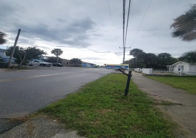Photo 3 of Single family home for sale at 507 Phoenix Ave, Daytona Beach, FL 32118 | MLS# O6438594 | Listing updated on 2026-10-02