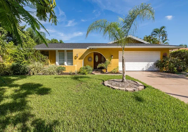 Photo 1 of Single family home for sale at 11555 Pine St, Seminole, FL 33772 | MLS# W7889145 | Listing updated on 2026-09-03