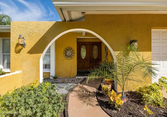Photo 2 of Single family home for sale at 11555 Pine St, Seminole, FL 33772 | MLS# W7889145 | Listing updated on 2026-09-03